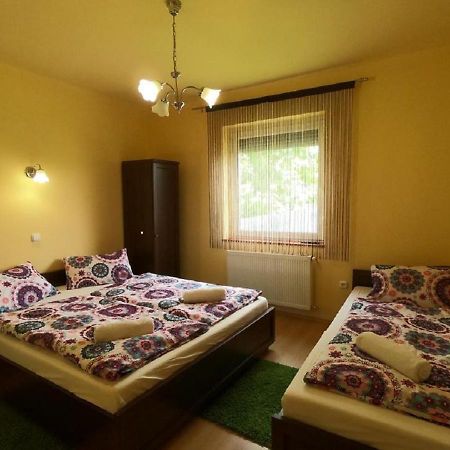 Pandora Pool Apartman Hajdúszoboszló Exteriör bild