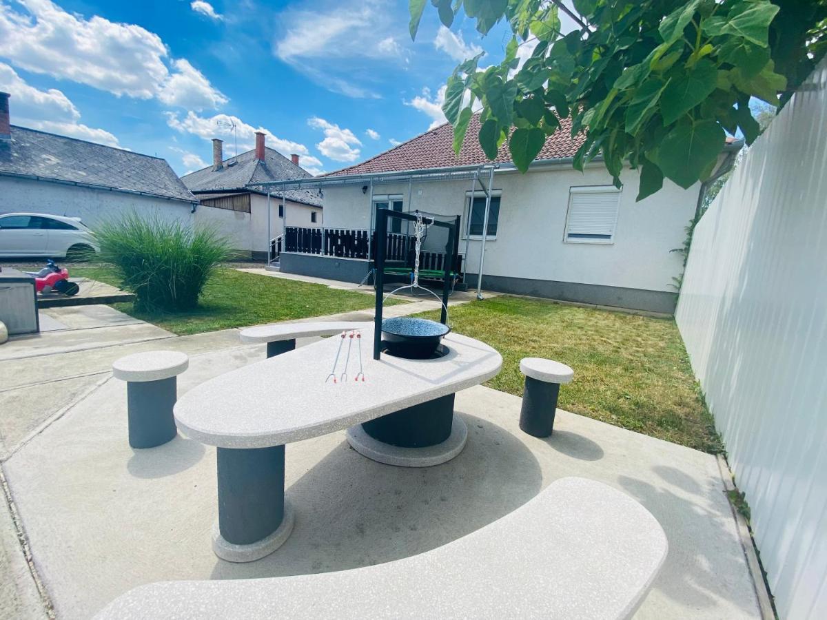 Pandora Pool Apartman Hajdúszoboszló Exteriör bild
