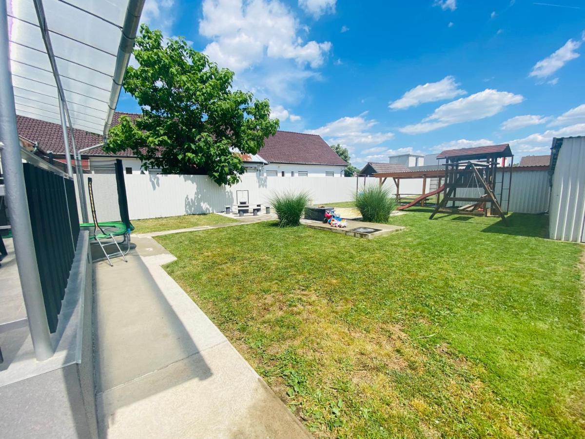 Pandora Pool Apartman Hajdúszoboszló Exteriör bild