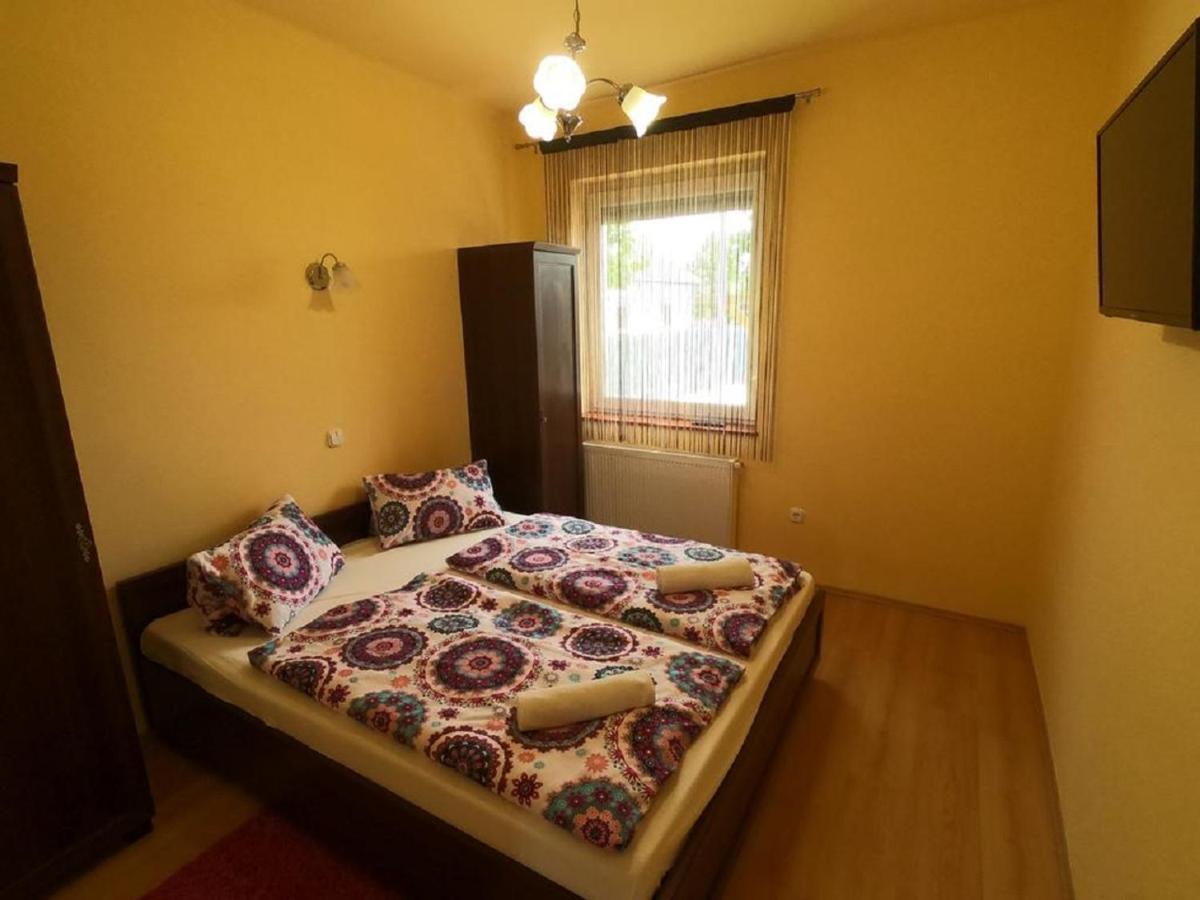 Pandora Pool Apartman Hajdúszoboszló Exteriör bild